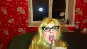 A CHIC BLONDE MAKES a BLOWJOB WITH PLEASURE